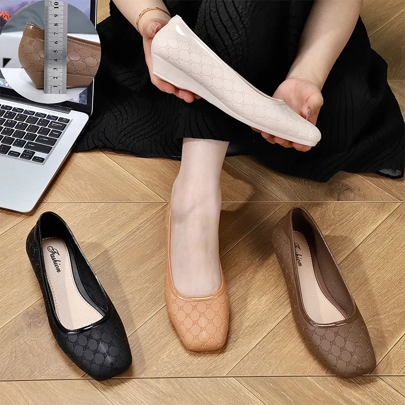 Fashionable comfortable crystal shoes" 或 "Stylish 